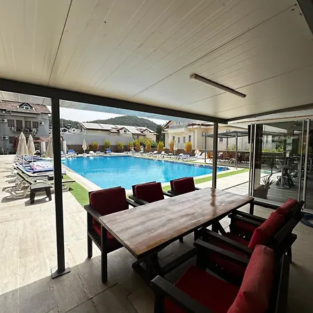 Hotel Carmina 3*