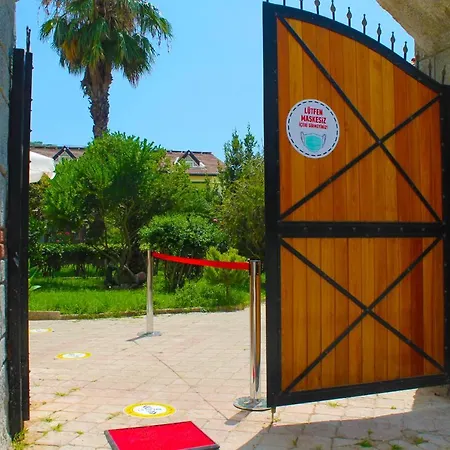Carmina Szálloda Ovacık