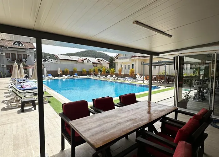 Hotel Carmina 3*
