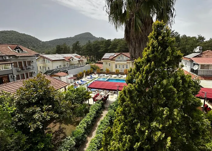 Hotel Carmina 3*